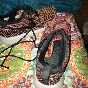 Nike Women’s multicolored roshes